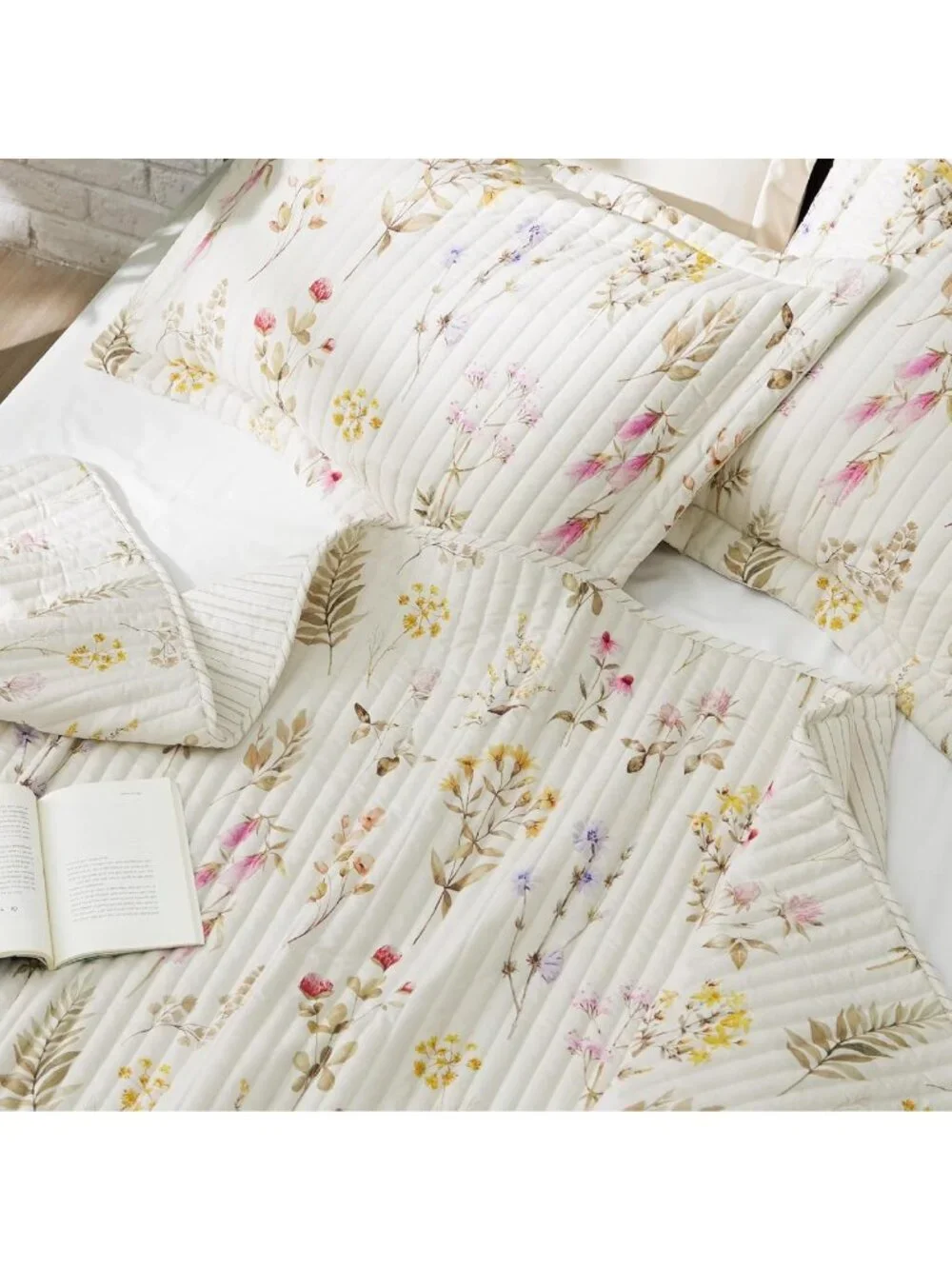 Reversible King Size Fall Quilt - Botanical Floral Comforter for Cozy Decor